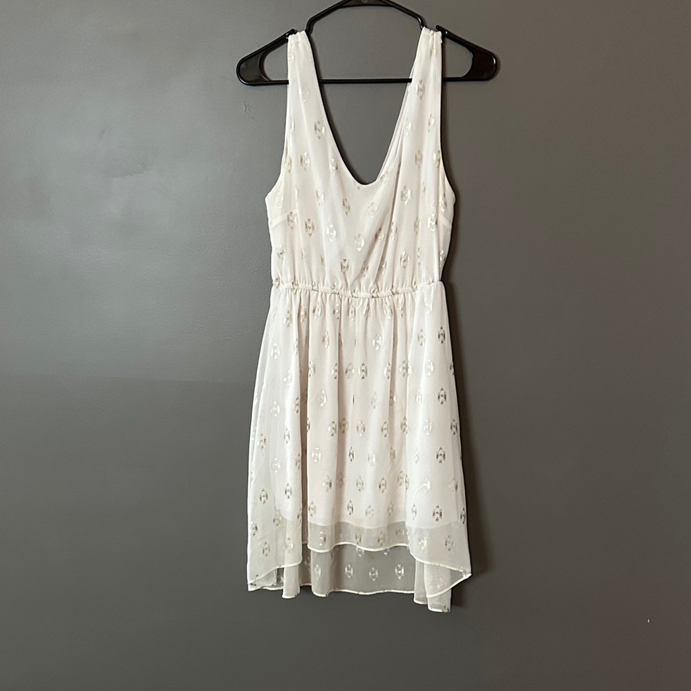 Elegant White Sleeveless Dress